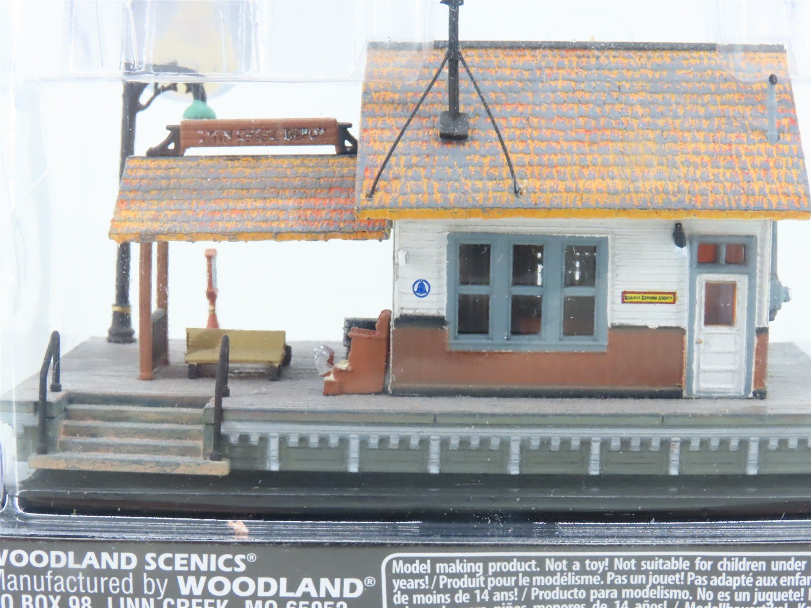 N Scale Woodland Scenics Landmark Structures BR4942 The Depot w/ LED Light