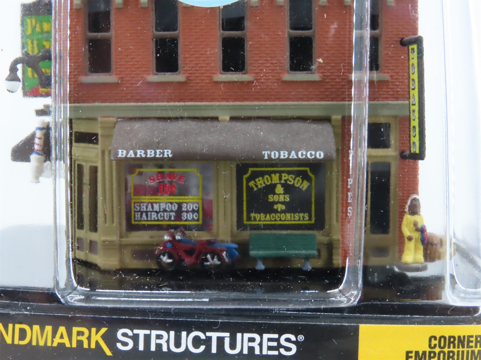 N Scale Woodland Scenics Landmark Structure BR4923 Corner Emporium w/ LED Light