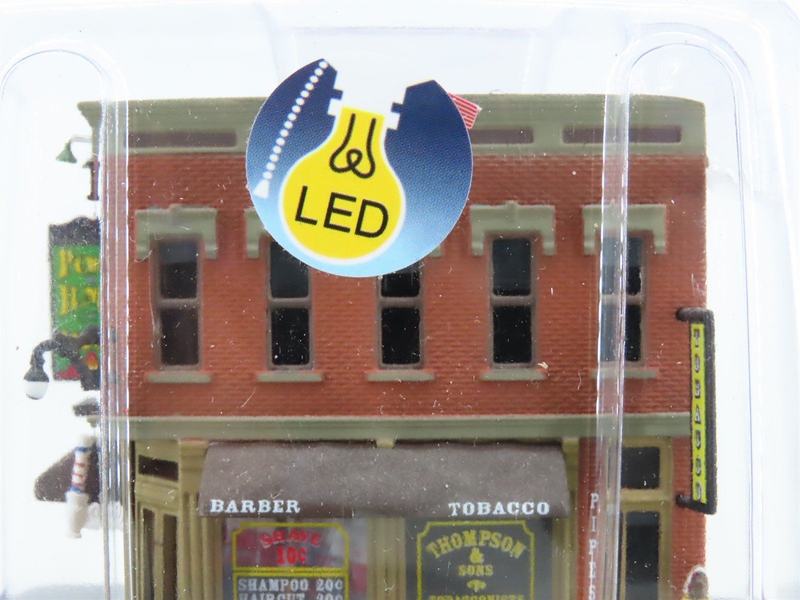 N Scale Woodland Scenics Landmark Structure BR4923 Corner Emporium w/ LED Light