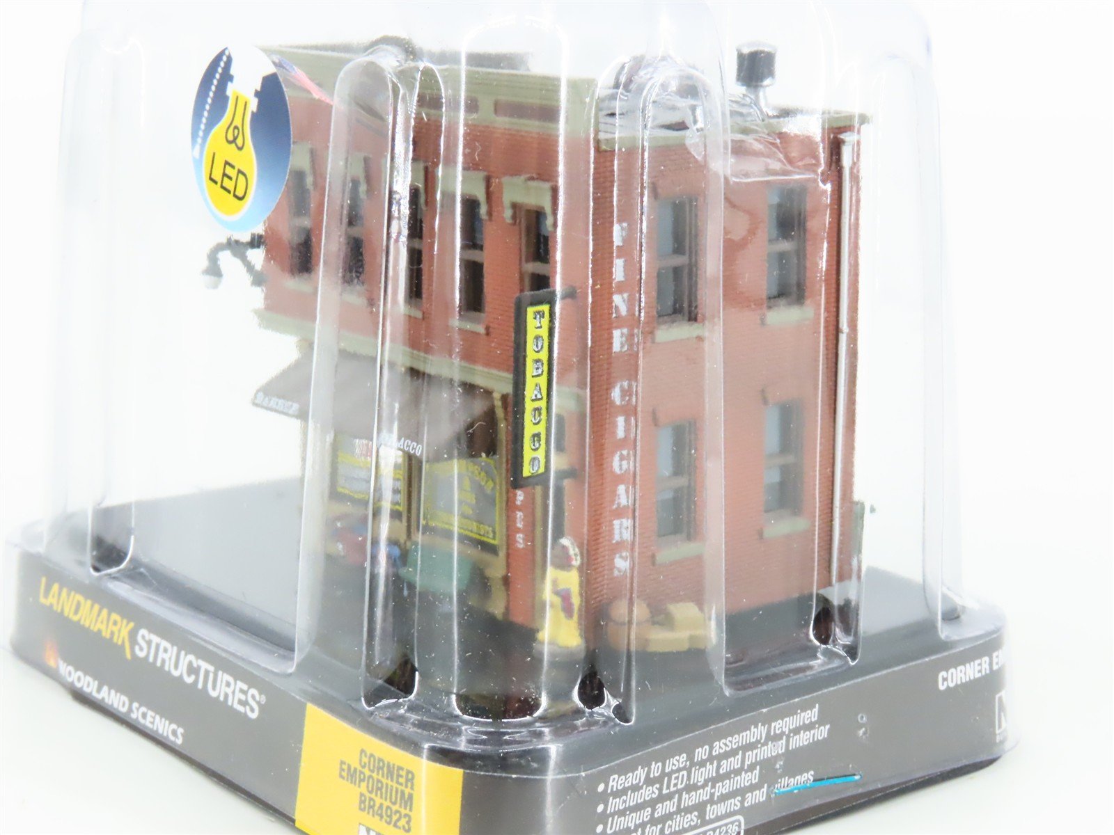 N Scale Woodland Scenics Landmark Structure BR4923 Corner Emporium w/ LED Light