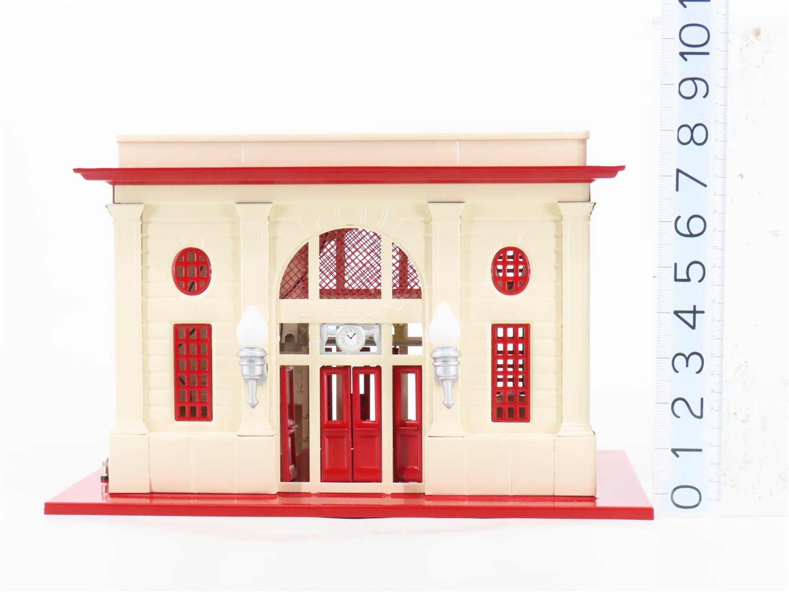 Standard Gauge Lionel 6-34115 Illuminated Station (Late Version)