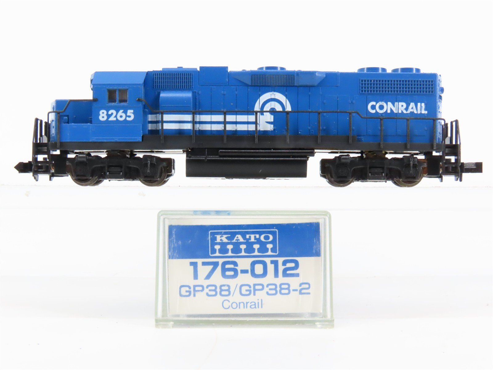 N Scale KATO 176-012 CR Conrail EMD GP38-2 Diesel Locomotive #8265