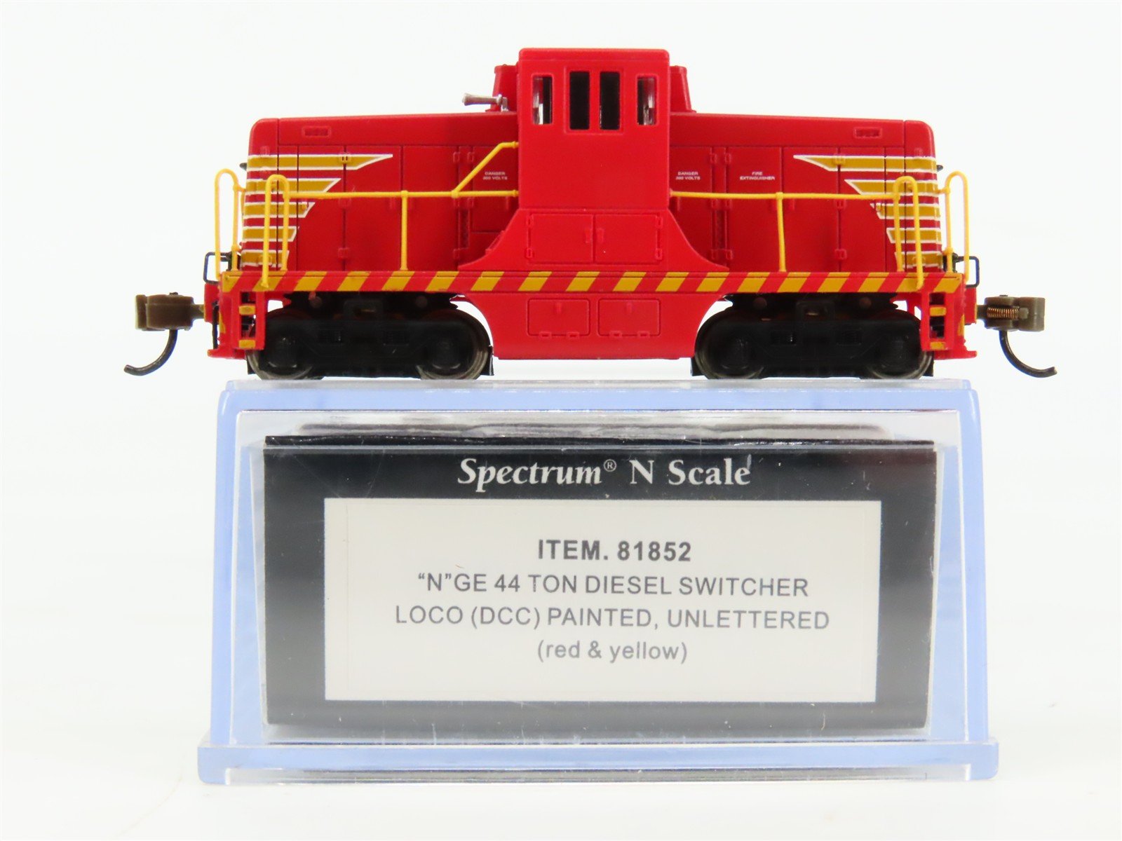N Scale Bachmann Spectrum 81852 Unlettered Red GE 44-Ton Diesel Switcher w/ DCC