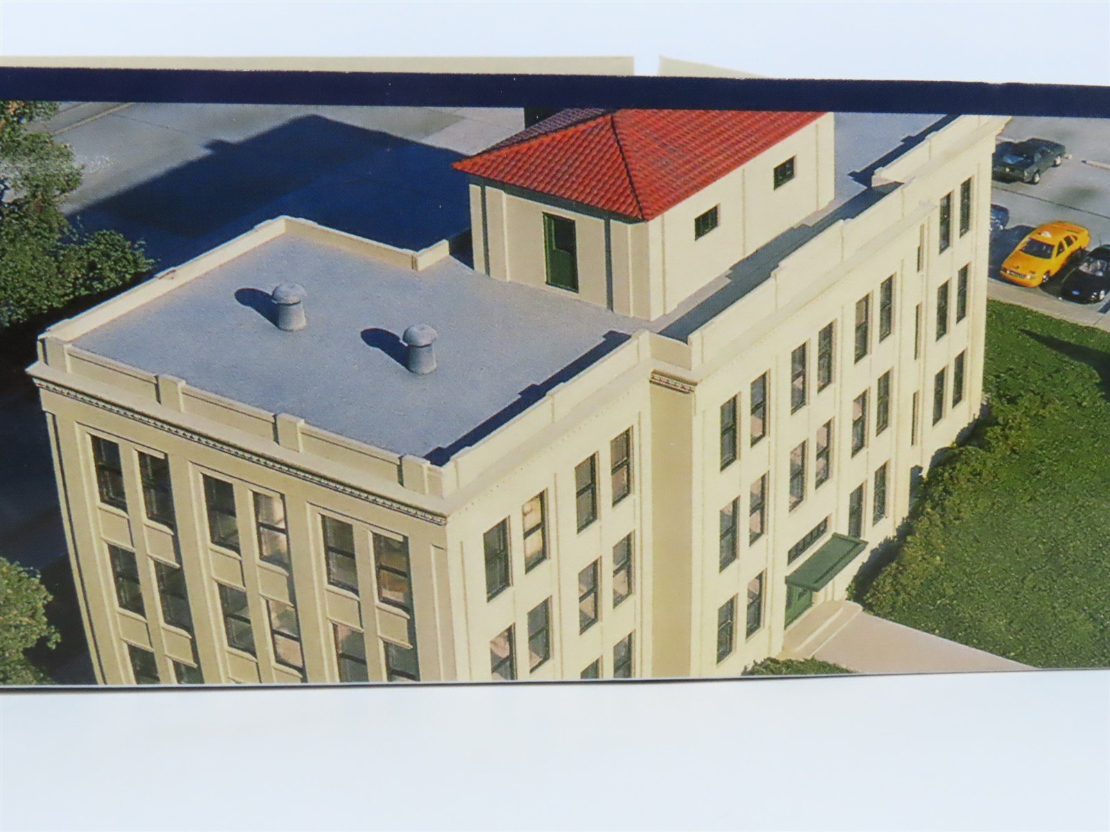HO Scale Walthers 933-3074 Headquarters Building Kit