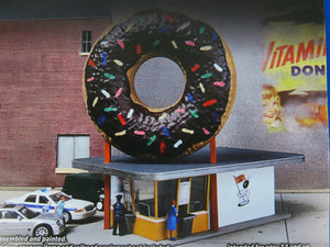 HO Scale Walthers 933-3768 Hole-In-One Donut Shop Building Kit