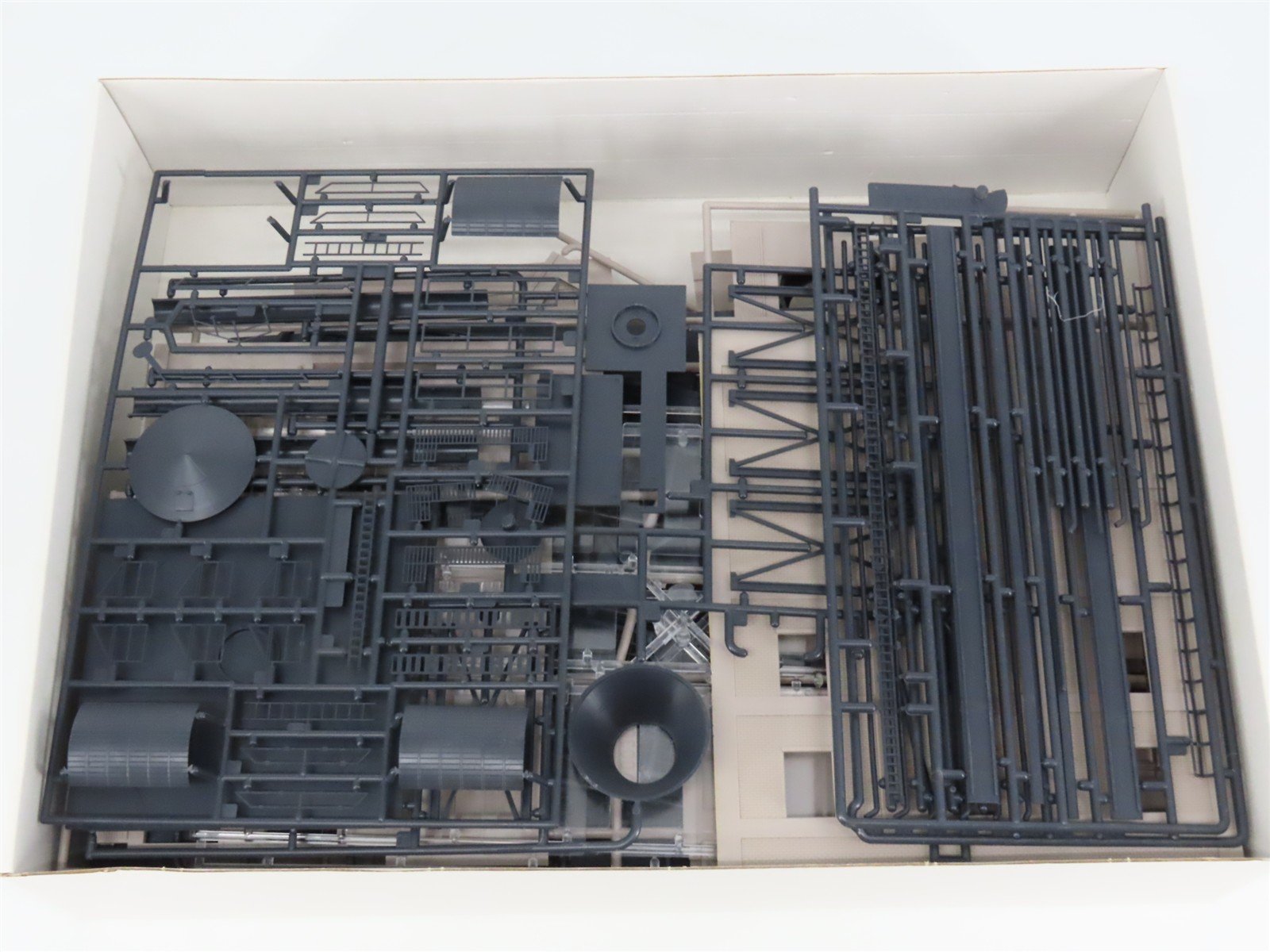 HO Scale Walthers 933-3078 Ford Tire Plant Building Kit