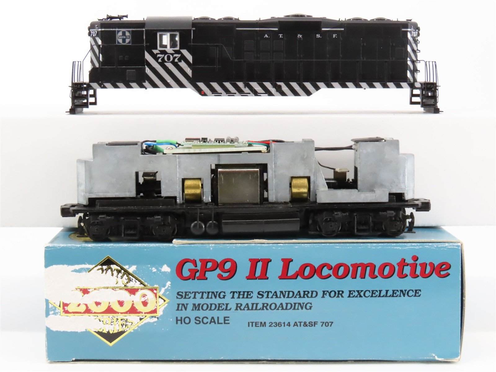 HO Scale Proto 2000 23614 ATSF Santa Fe EMD GP9 Ph. 2 Diesel #707 w/ DCC