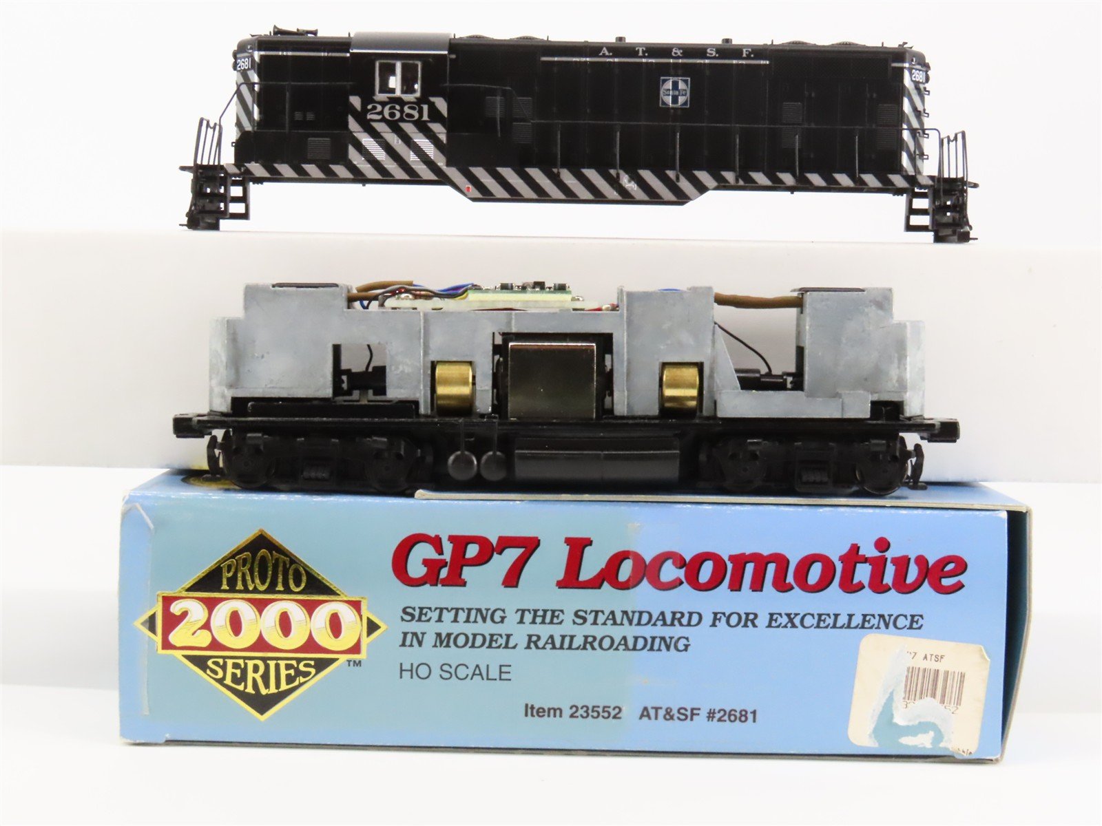 HO Scale Proto 2000 23552 ATSF Santa Fe EMD GP7 Diesel #2681 w/ DCC