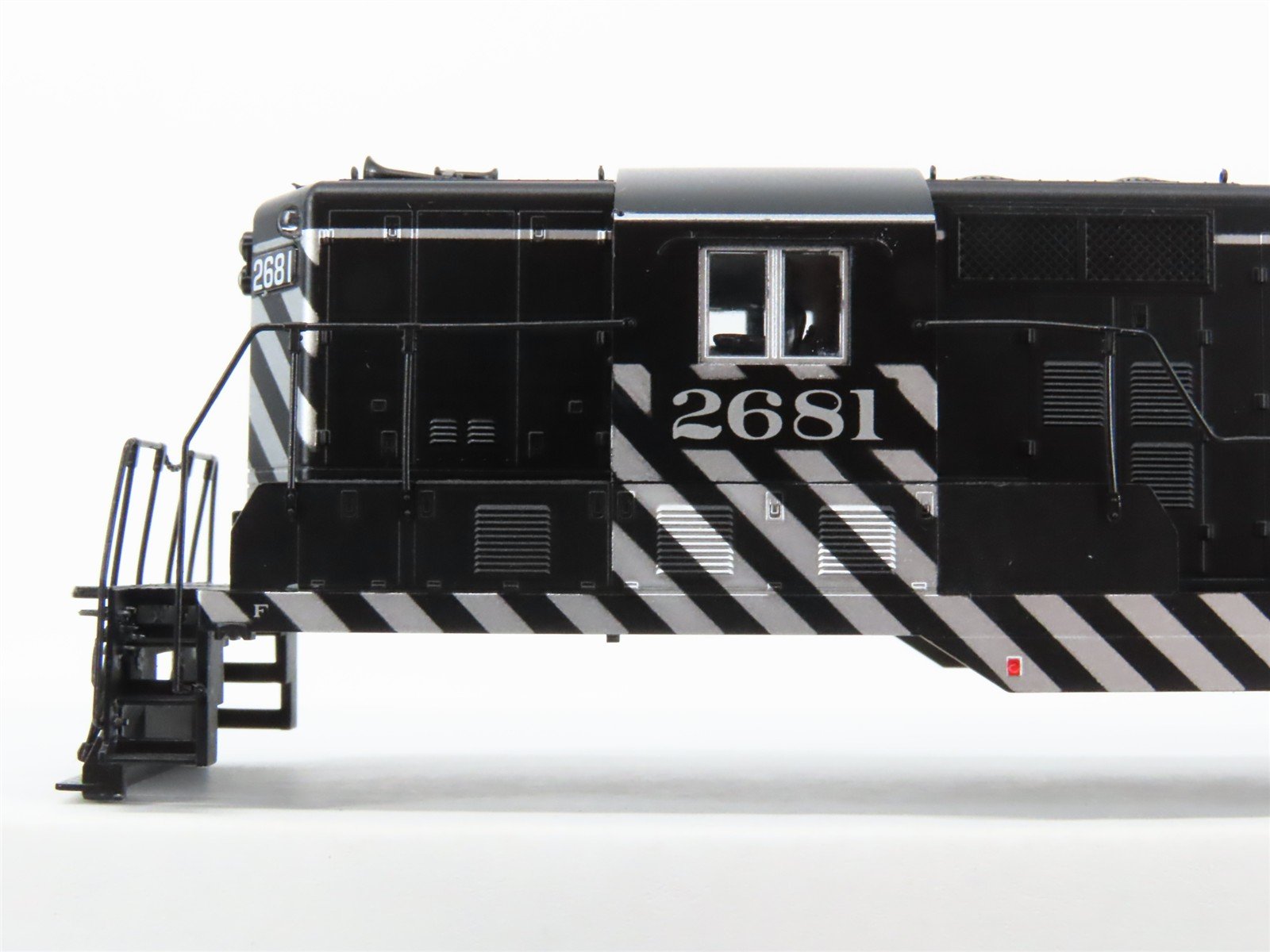 HO Scale Proto 2000 23552 ATSF Santa Fe EMD GP7 Diesel #2681 w/ DCC