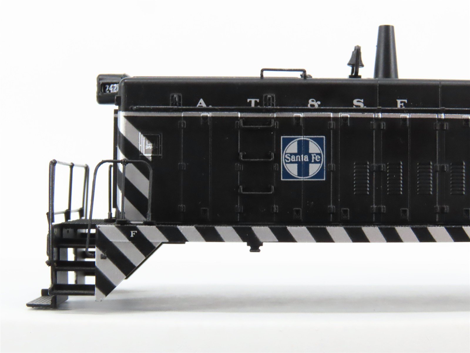 HO Scale Proto 2000 8049 ATSF Santa Fe EMD SW9 Diesel Switcher #2428 w/ DCC