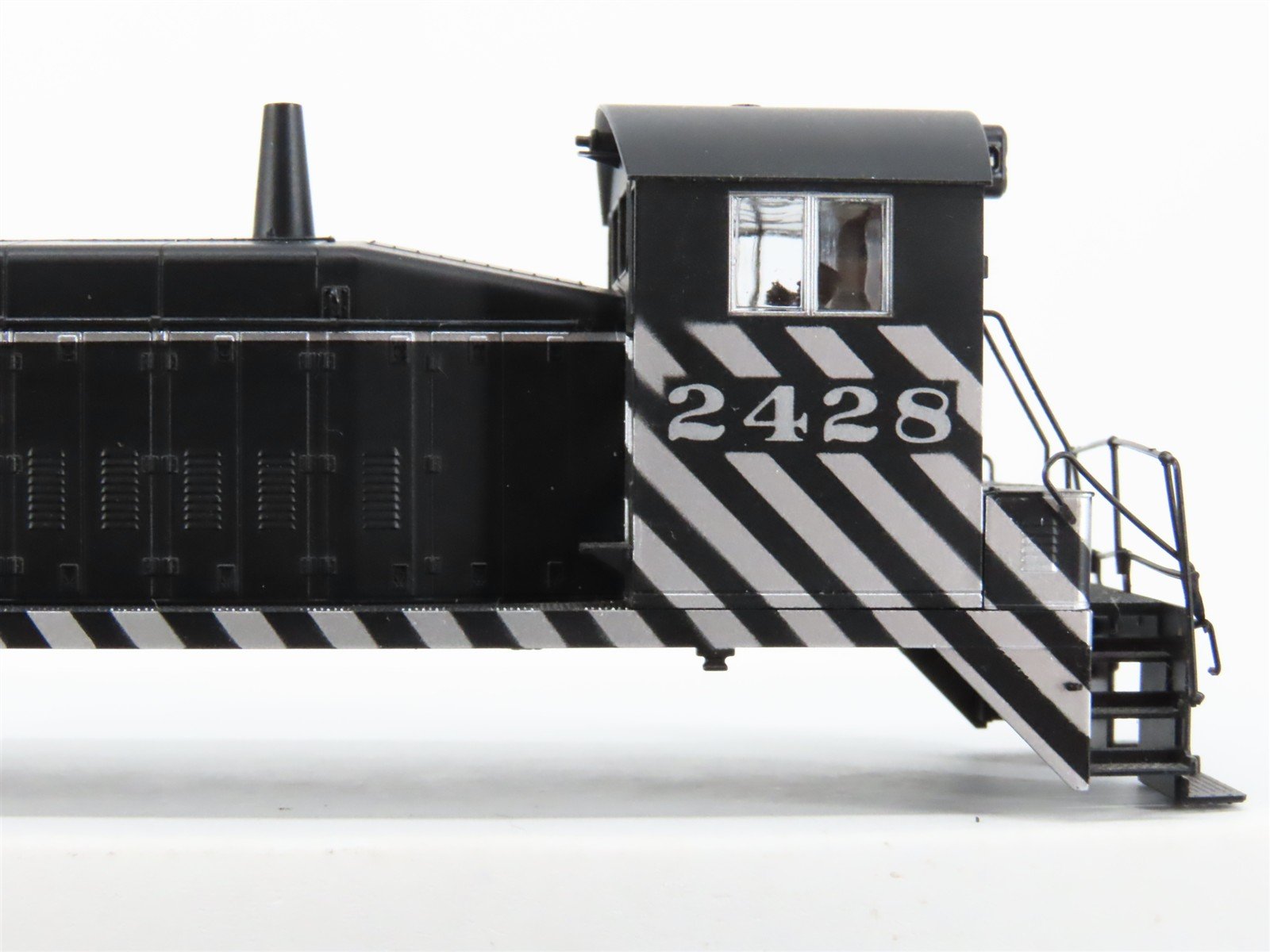 HO Scale Proto 2000 8049 ATSF Santa Fe EMD SW9 Diesel Switcher #2428 w/ DCC