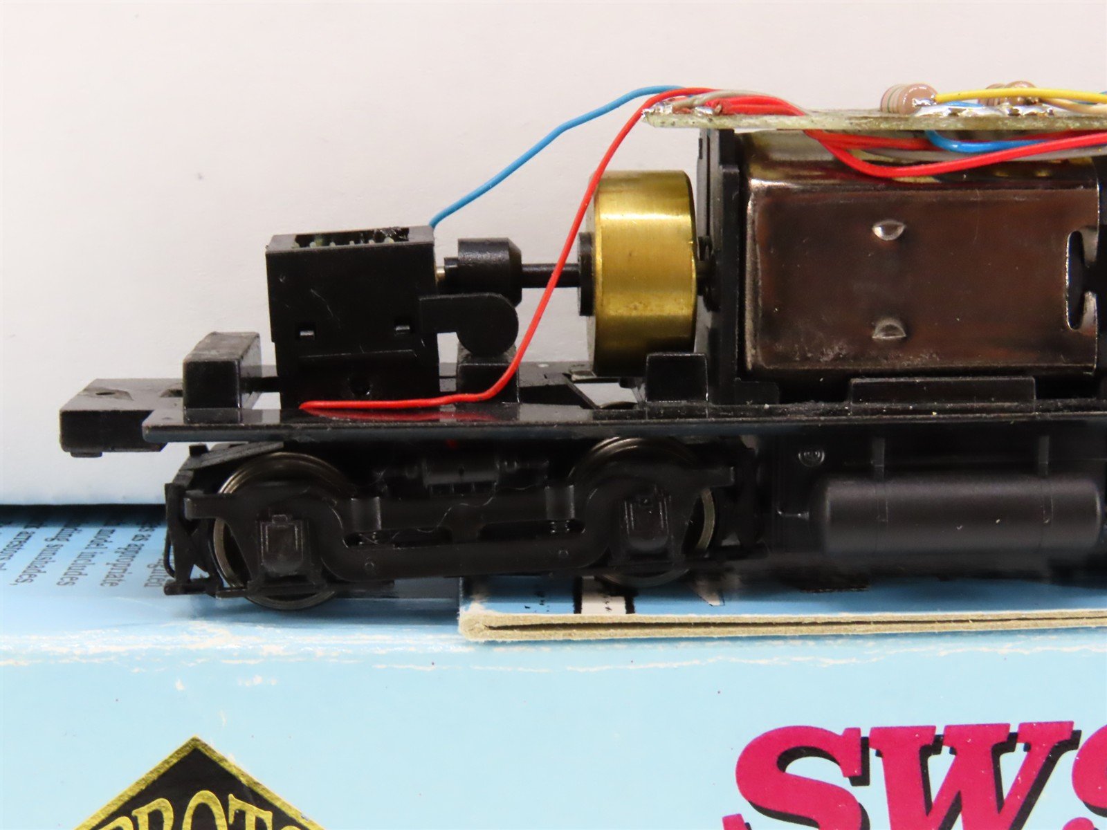 HO Scale Proto 2000 8049 ATSF Santa Fe EMD SW9 Diesel Switcher #2428 w/ DCC