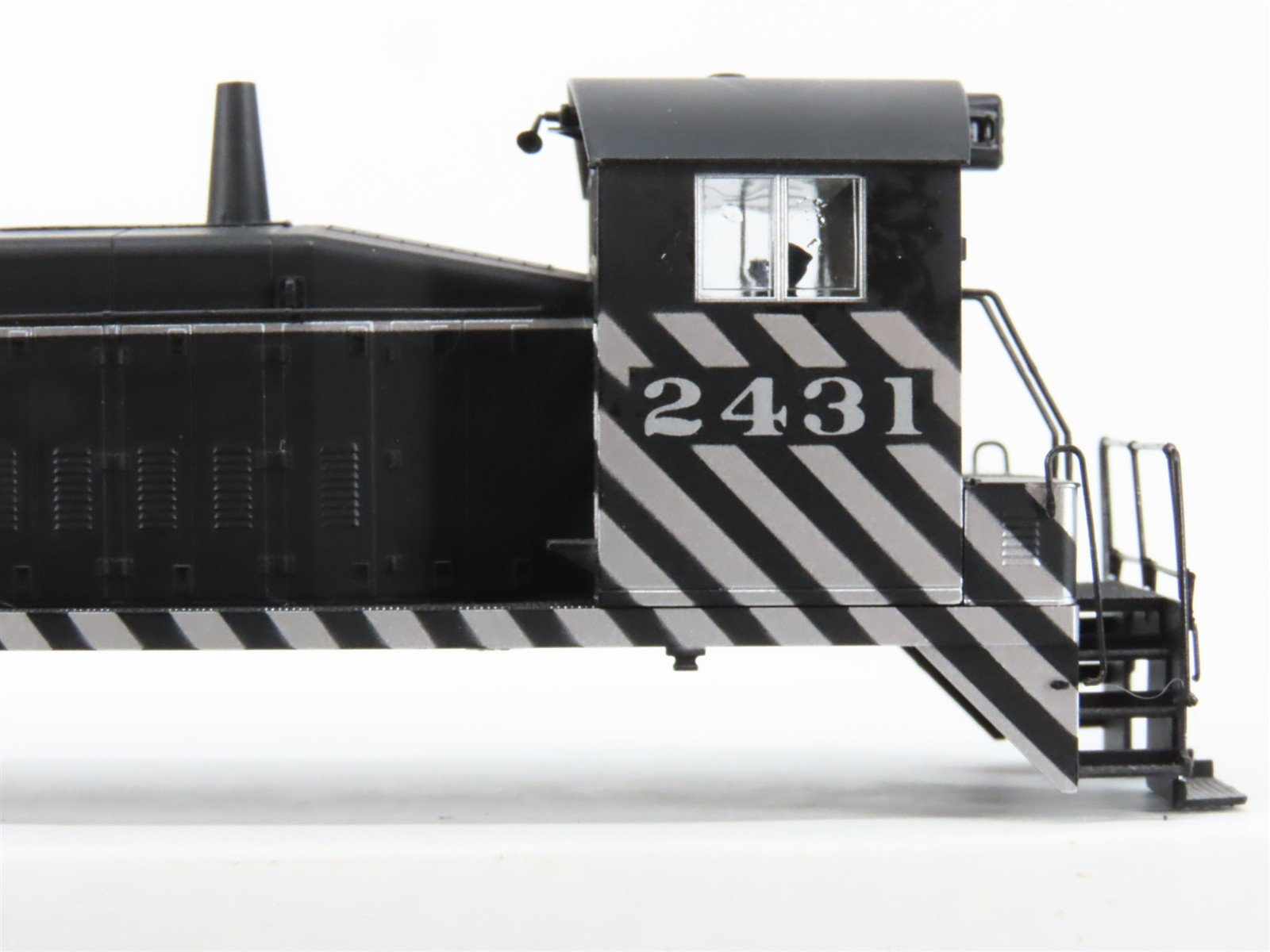 HO Scale Proto 2000 8055 ATSF Santa Fe SW9 Diesel Switcher #2431 w/ DCC