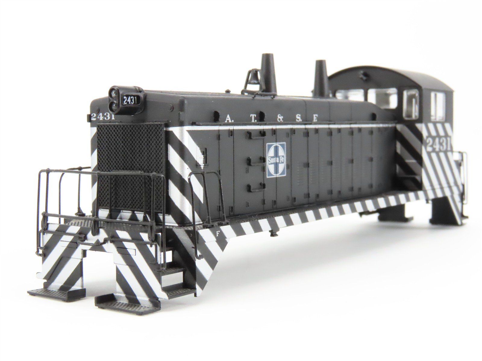 HO Scale Proto 2000 8055 ATSF Santa Fe SW9 Diesel Switcher #2431 w/ DCC