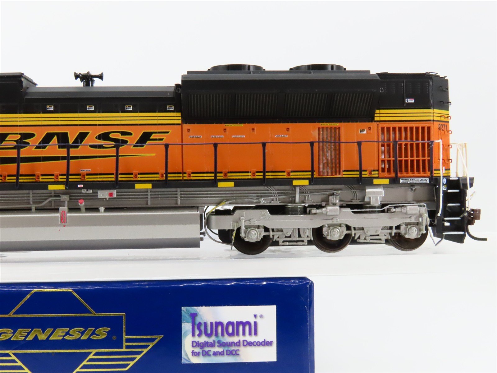HO Scale Athearn Genesis G68614 BNSF EMD SD70ACe Diesel #9271 w/ DCC & Sound