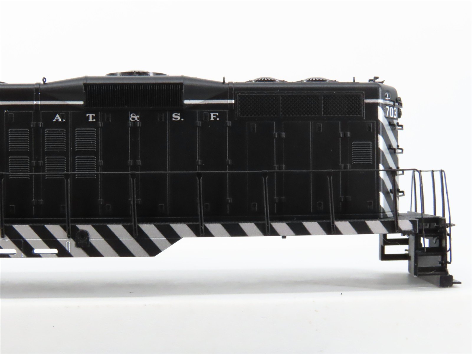 HO Scale Proto 2000 23613 ATSF Santa Fe EMD GP9 Ph. 2 Diesel #703 w/ DCC