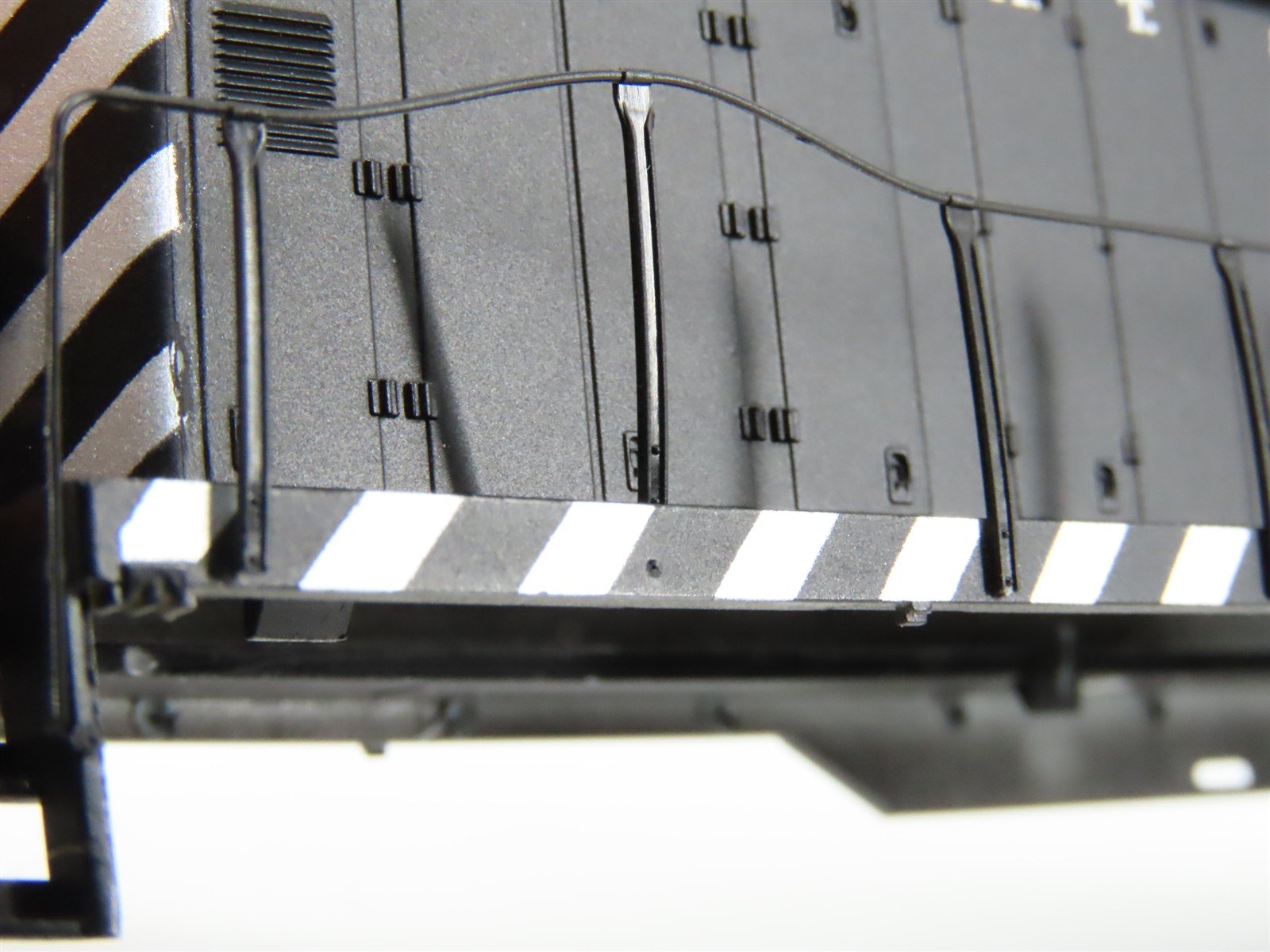 HO Scale Proto 2000 23613 ATSF Santa Fe EMD GP9 Ph. 2 Diesel #703 w/ DCC