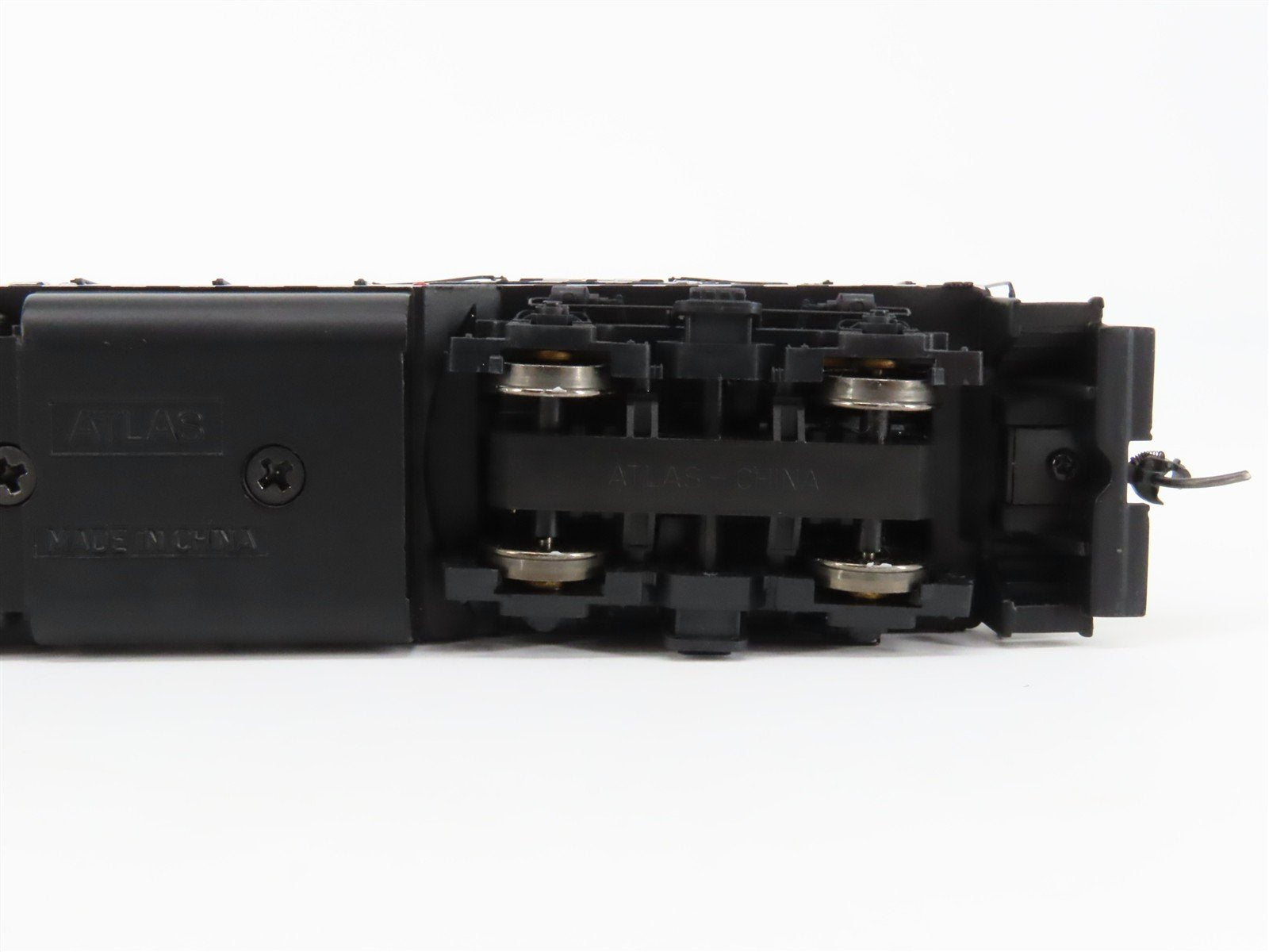 HO Scale Atlas Classic 20000221 ATSF Santa Fe EMD GP7 Diesel #2691 w/ DCC