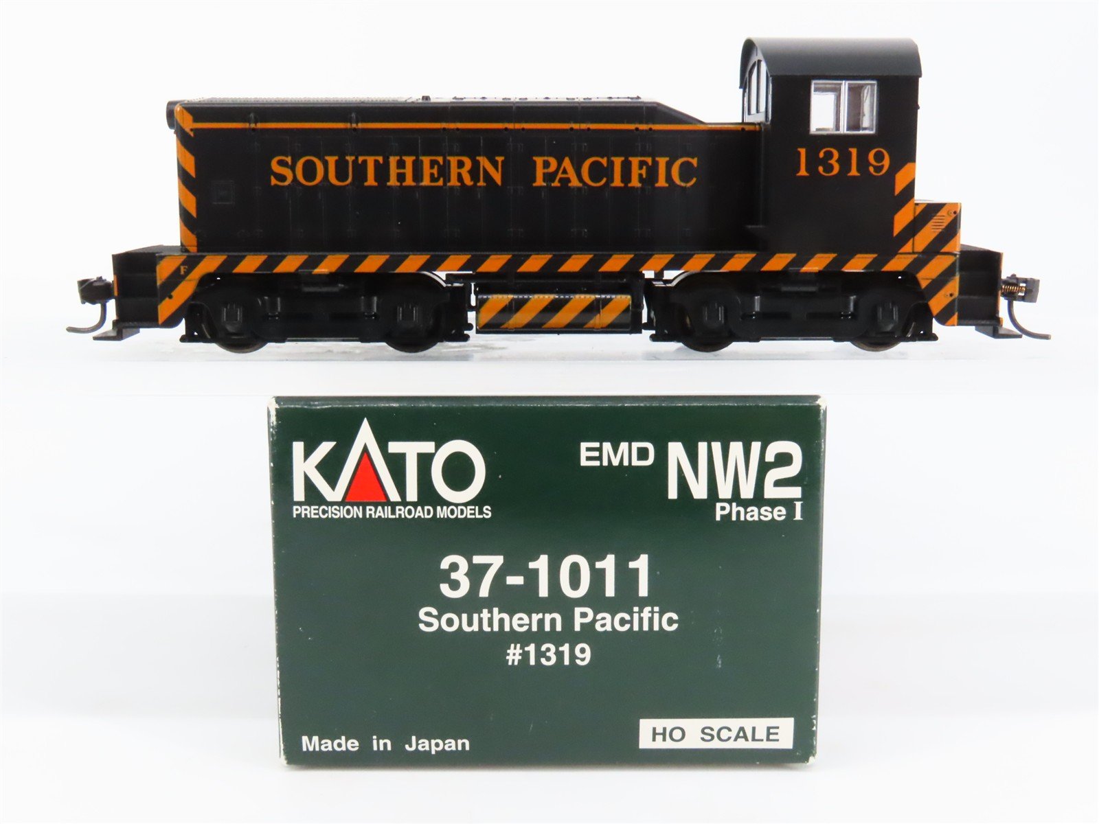 HO Scale KATO 37-1011 SP Southern Pacific EMD NW2 Ph. 1 Diesel Switcher #1319