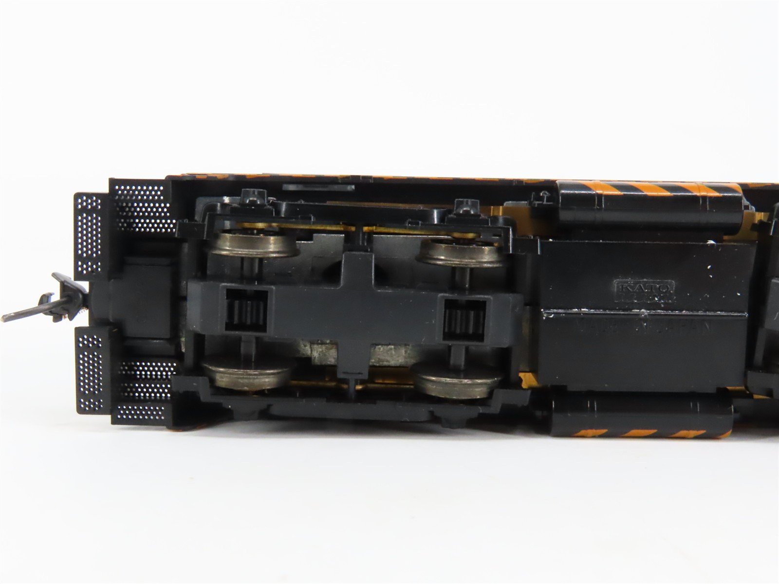 HO Scale KATO 37-1011 SP Southern Pacific EMD NW2 Ph. 1 Diesel Switcher #1319