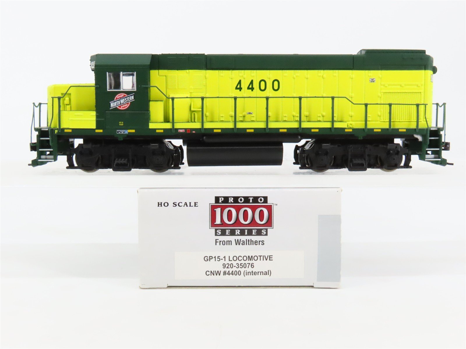 HO Proto 1000 920-35076 CNW Chicago North Western GP15-1 Diesel #4400 -DCC Ready