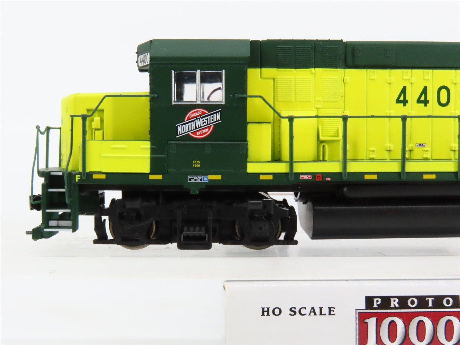 HO Proto 1000 920-35076 CNW Chicago North Western GP15-1 Diesel #4400 -DCC Ready