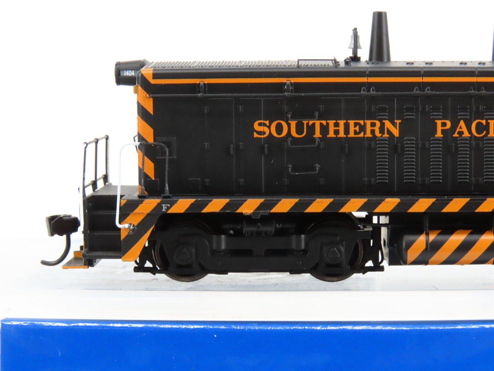 HO Scale Walthers Mainline 910-20621 SP NW2 Ph. V Diesel #1404 w/ DCC & Sound