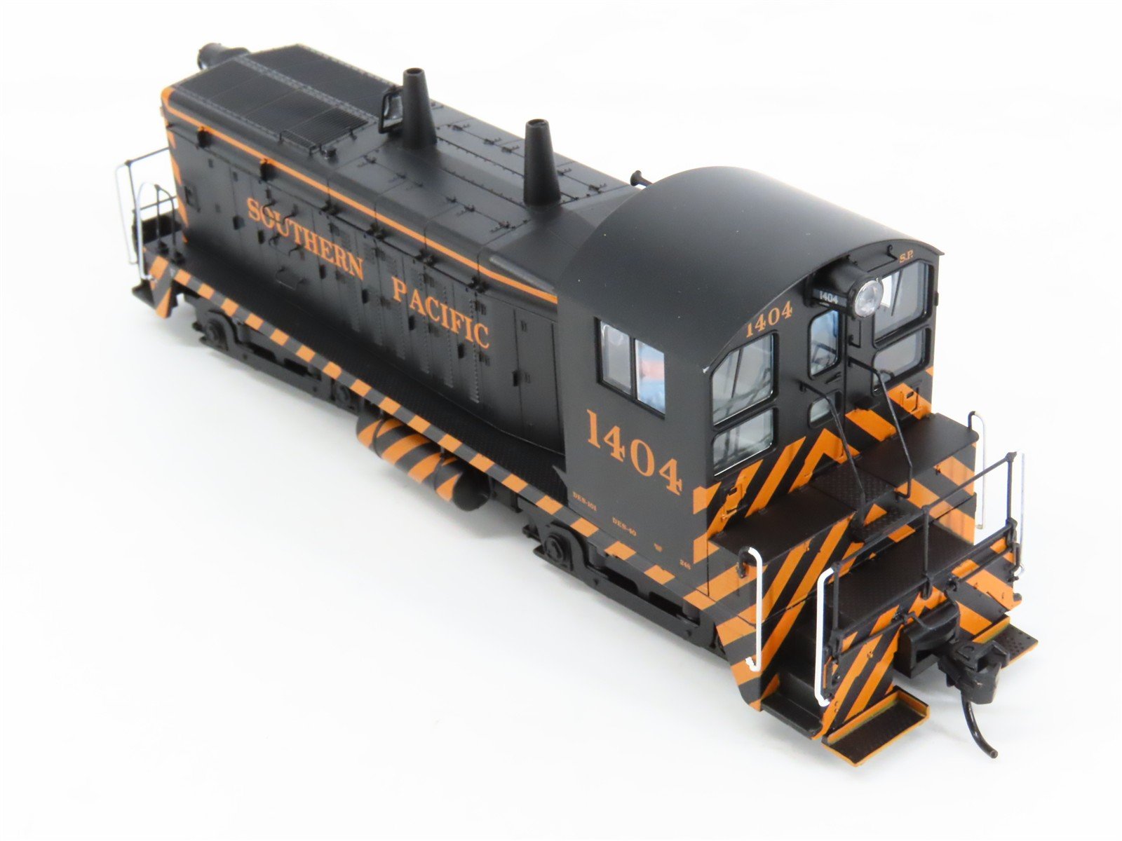 HO Scale Walthers Mainline 910-20621 SP NW2 Ph. V Diesel #1404 w/ DCC & Sound