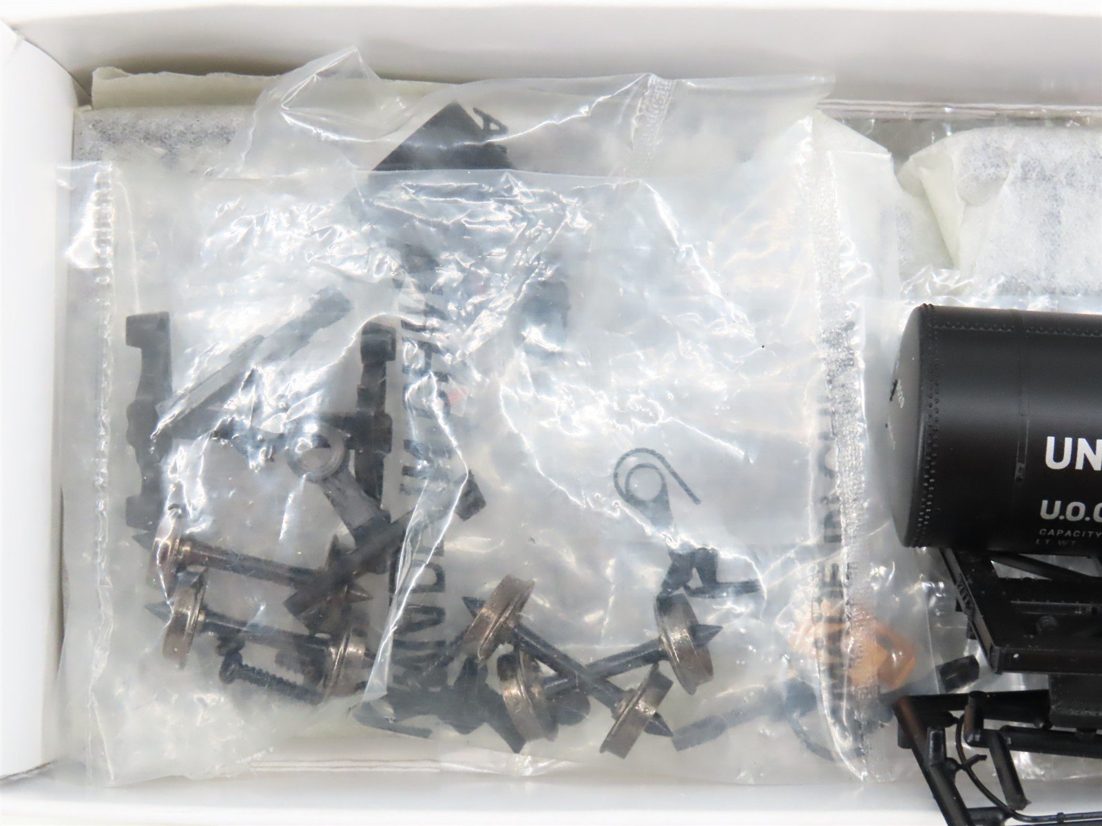 HO Scale PROTO 2000 Kit UOCX Union Oil Company 8,000 Gallon Tank Car #8029