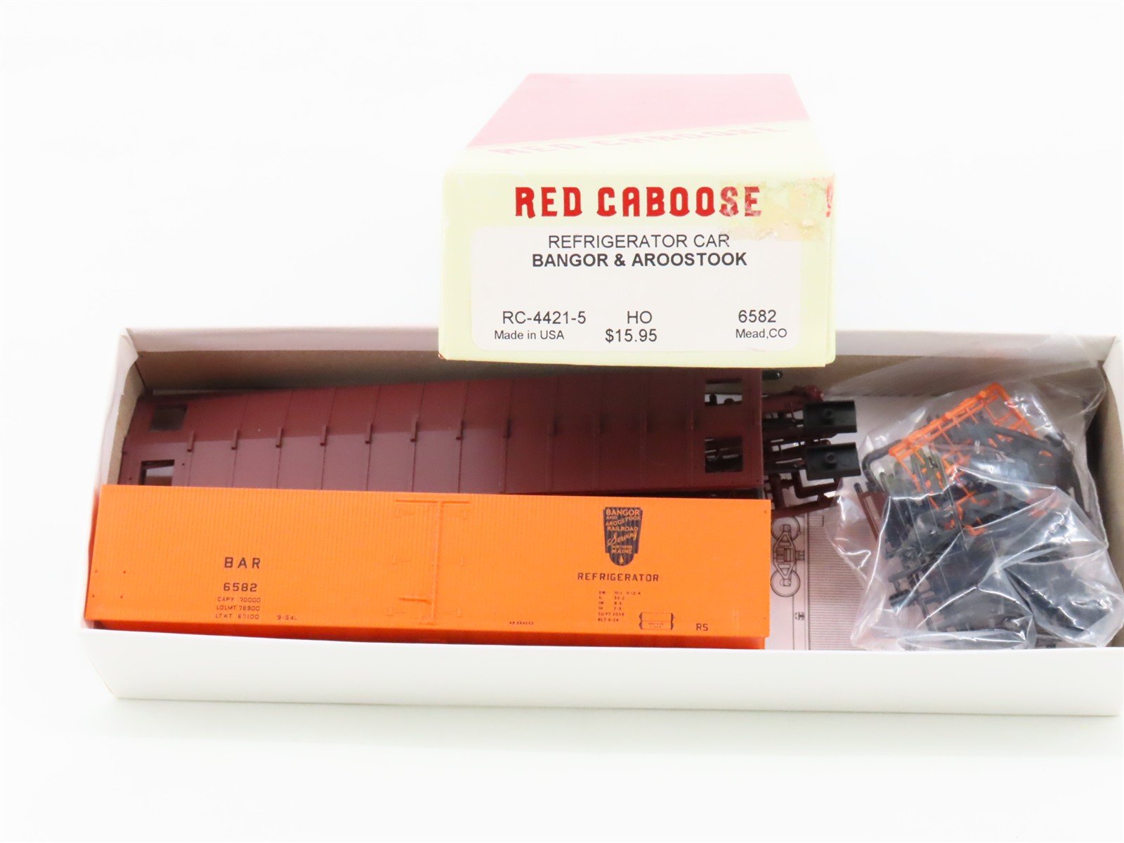 HO Scale Red Caboose Kit RC-4421-5 BAR Bangor & Aroostook Reefer #6582