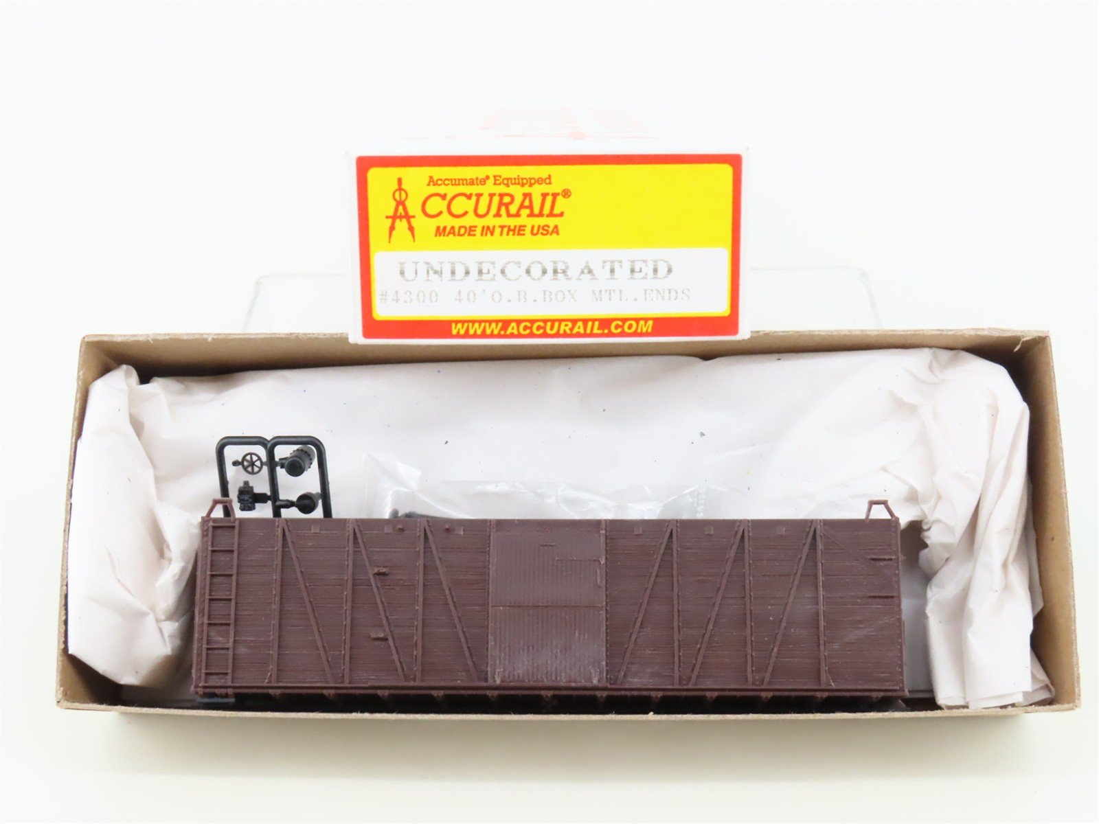 HO Scale Accurail Kit #4300 Undecorated 40' Outside Braced Box Car