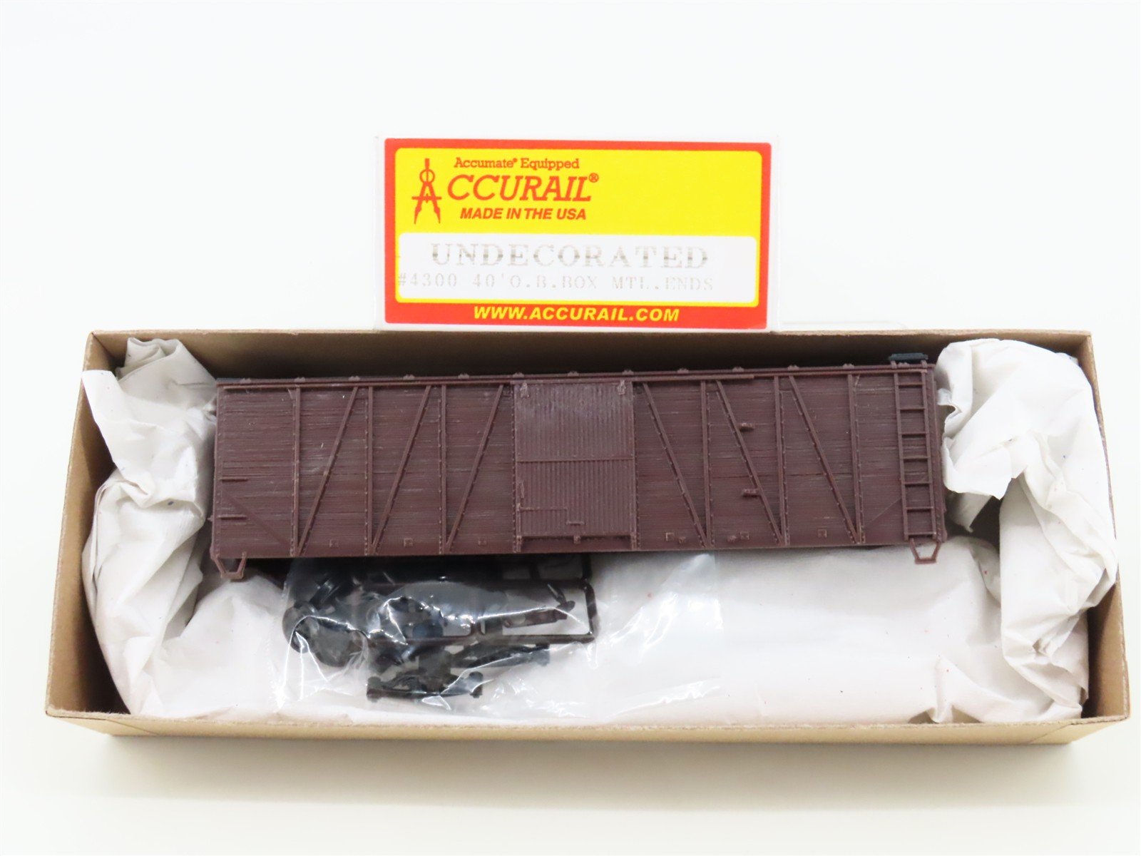 HO Scale Accurail Kit #4300 Undecorated 40' Outside Braced Box Car