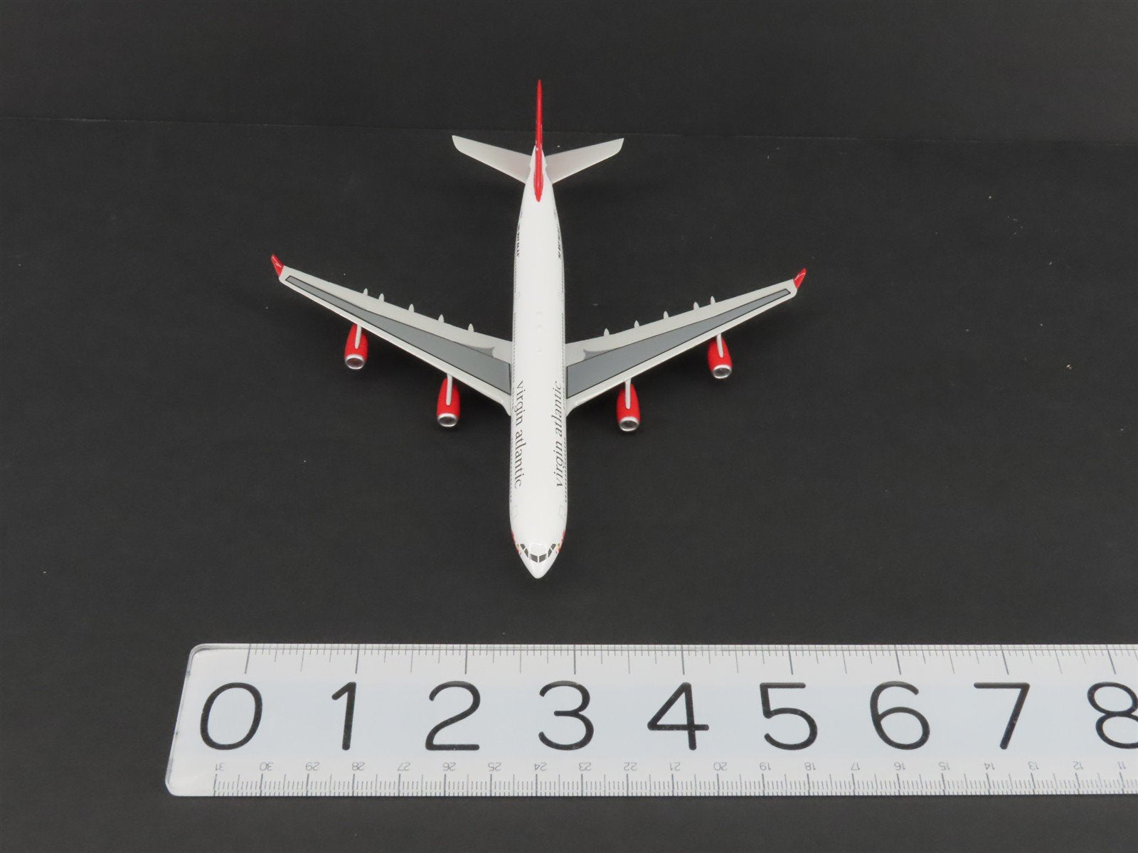 1:400 Sky Club 98-002 Die-Cast Virgin Atlantic Airbus A340-311 Aircraft G-VBUS