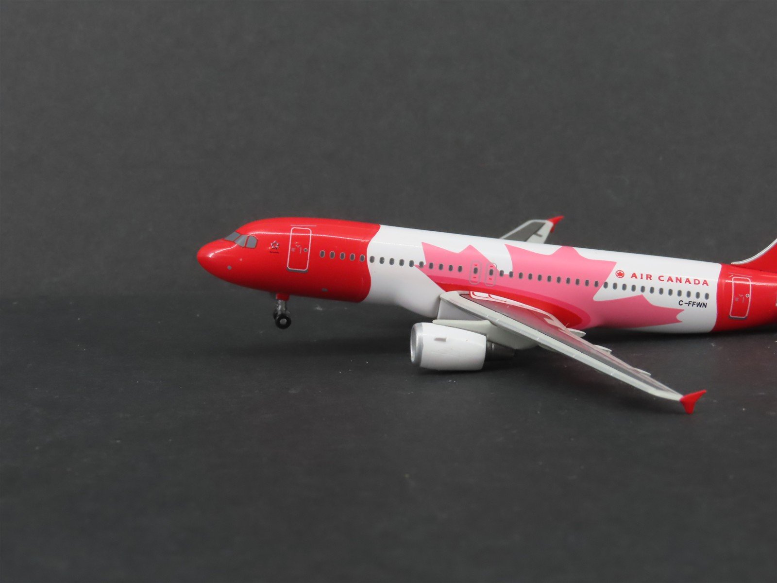 1:400 Dragon Wings 55462-03 Die-Cast Air Canada Airbus A320 Aircraft C-FFWN