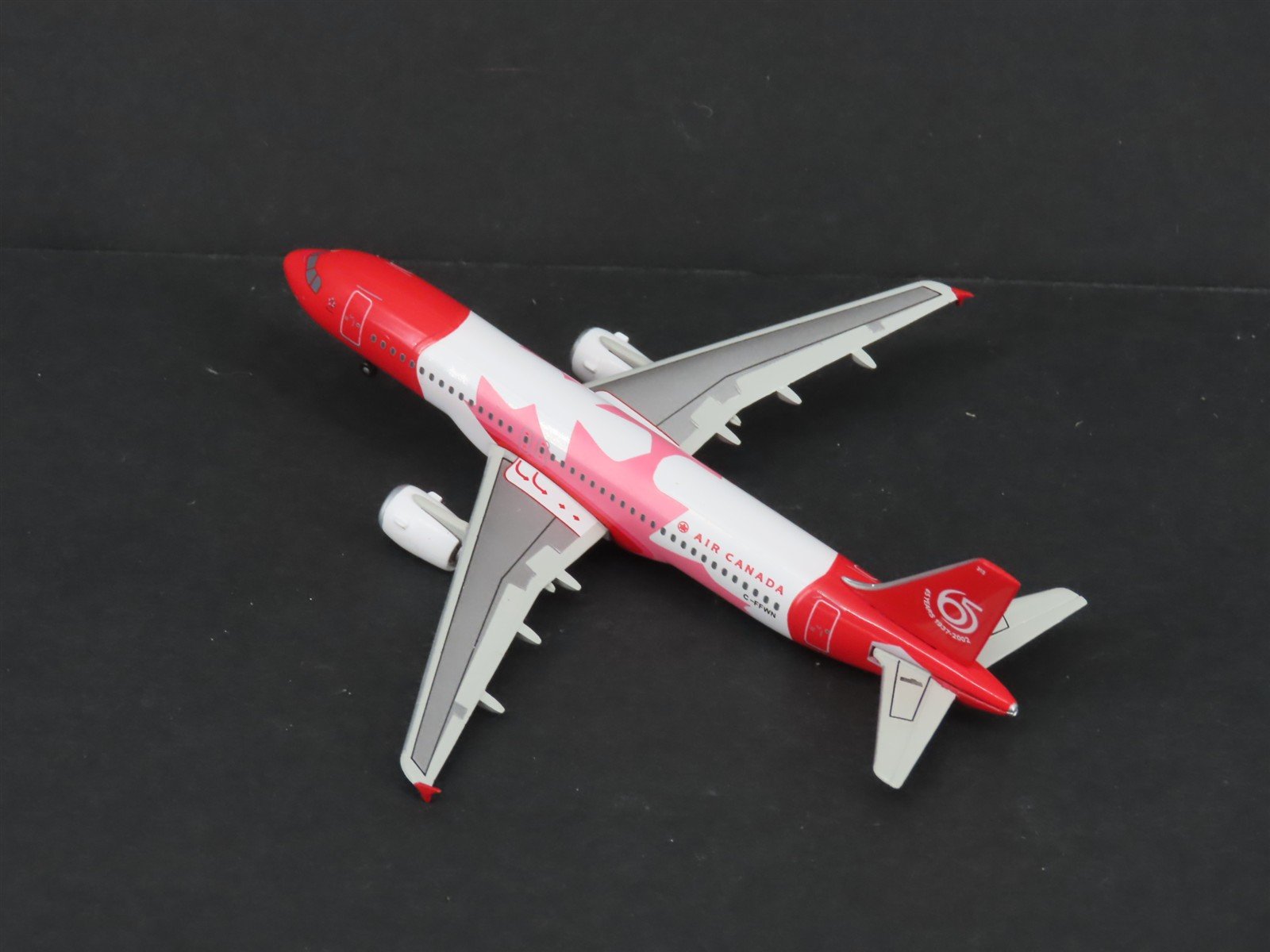 1:400 Dragon Wings 55462-03 Die-Cast Air Canada Airbus A320 Aircraft C-FFWN