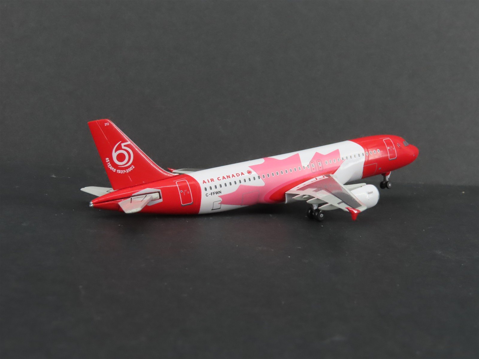 1:400 Dragon Wings 55462-03 Die-Cast Air Canada Airbus A320 Aircraft C-FFWN