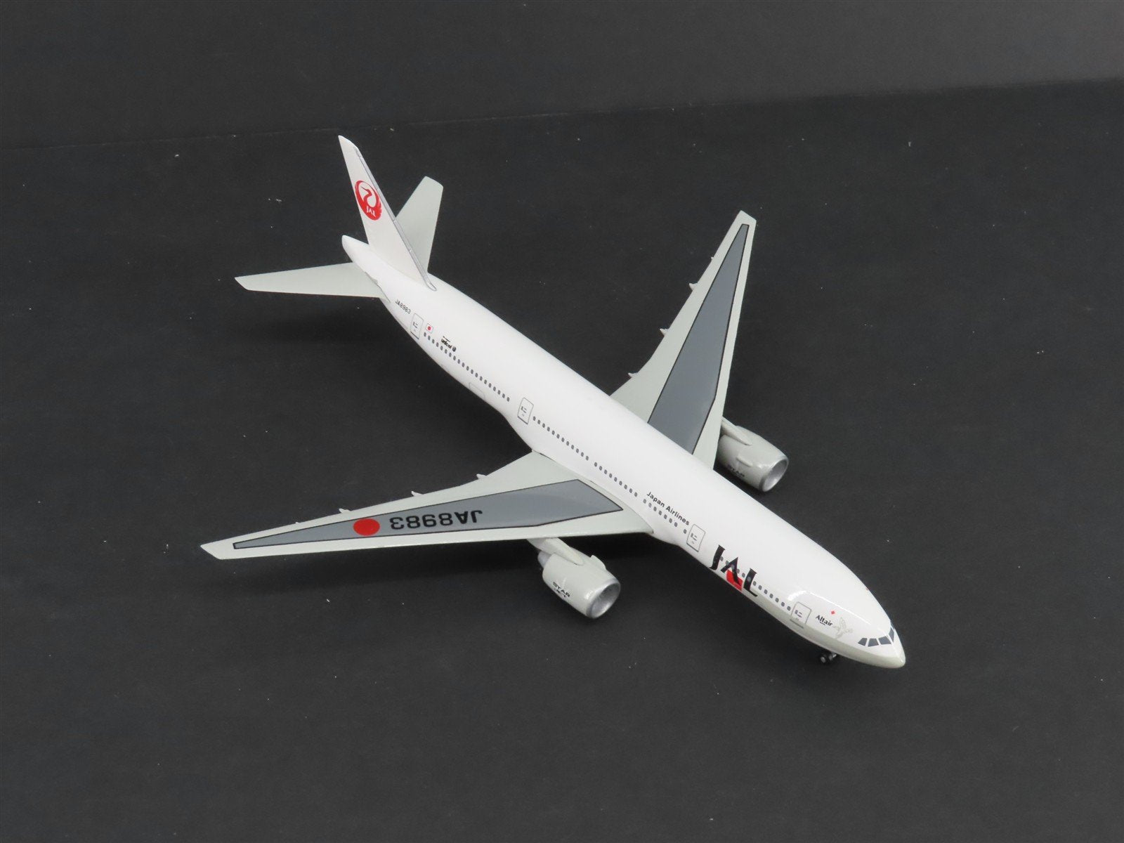 1:400 Hasegawa 61406 Die-Cast JAL Japan Airlines Boeing 777-200 Aircraft JA8983