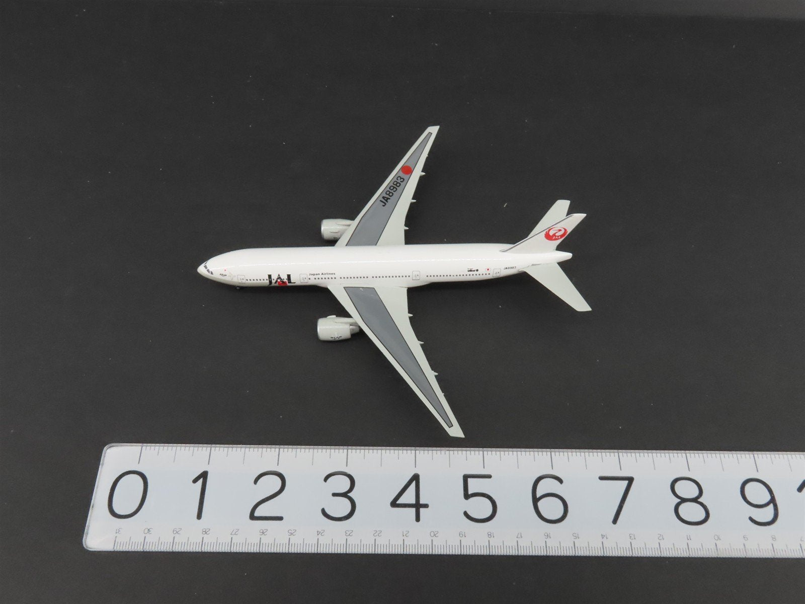1:400 Hasegawa 61406 Die-Cast JAL Japan Airlines Boeing 777-200 Aircraft JA8983