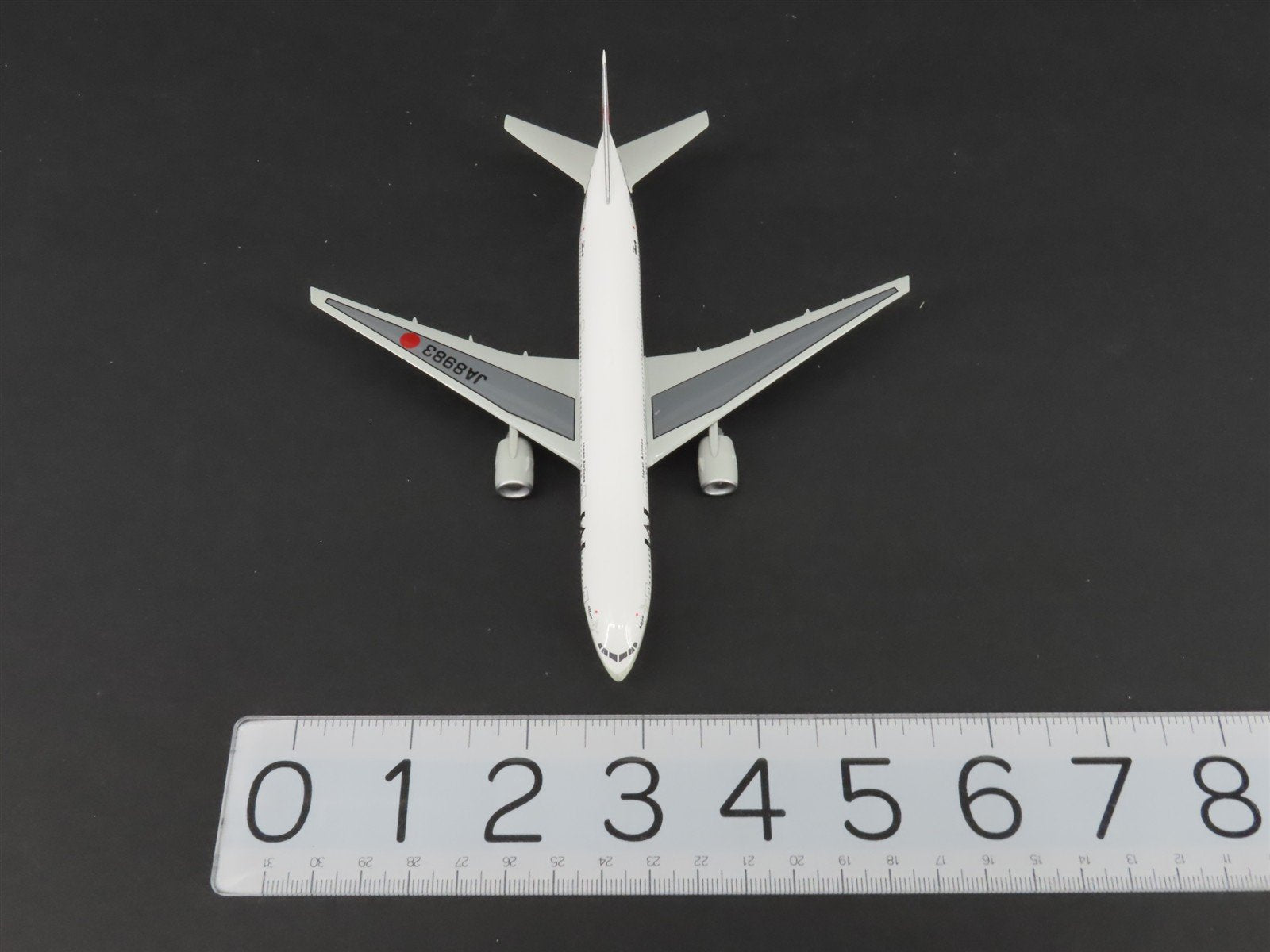 1:400 Hasegawa 61406 Die-Cast JAL Japan Airlines Boeing 777-200 Aircraft JA8983