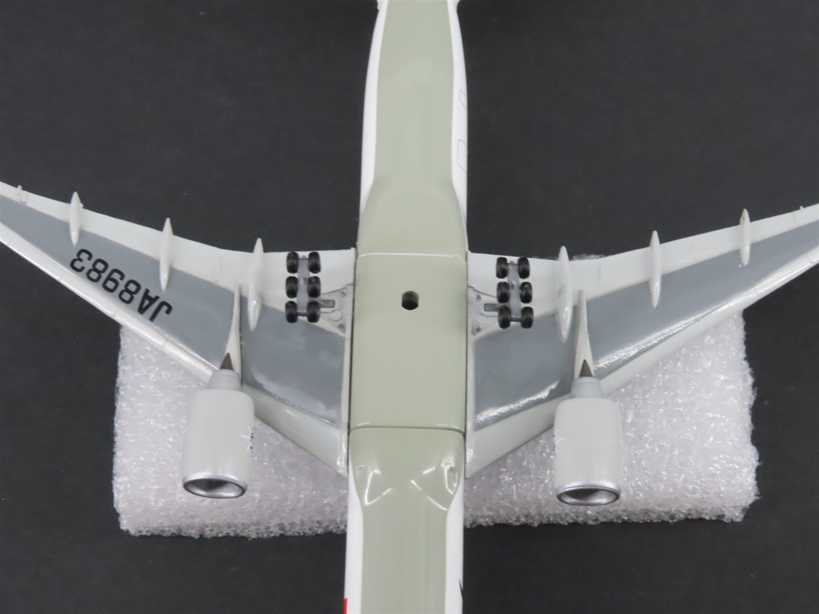 1:400 Hasegawa 61406 Die-Cast JAL Japan Airlines Boeing 777-200 Aircraft JA8983