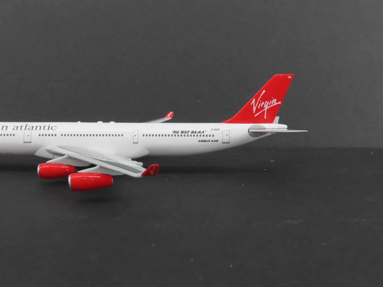 1:400 Hasegawa 61402 Die-Cast Virgin Atlantic Airbus A340-311 Aircraft G-VAIR