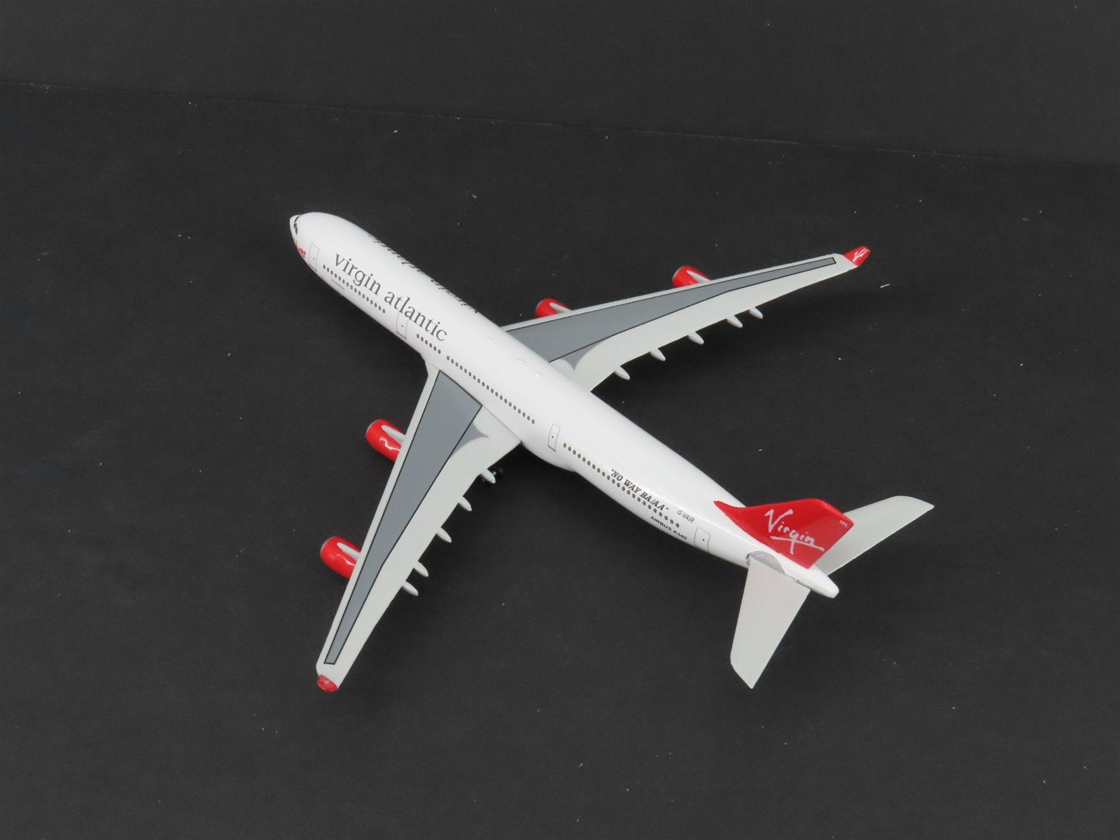 1:400 Hasegawa 61402 Die-Cast Virgin Atlantic Airbus A340-311 Aircraft G-VAIR