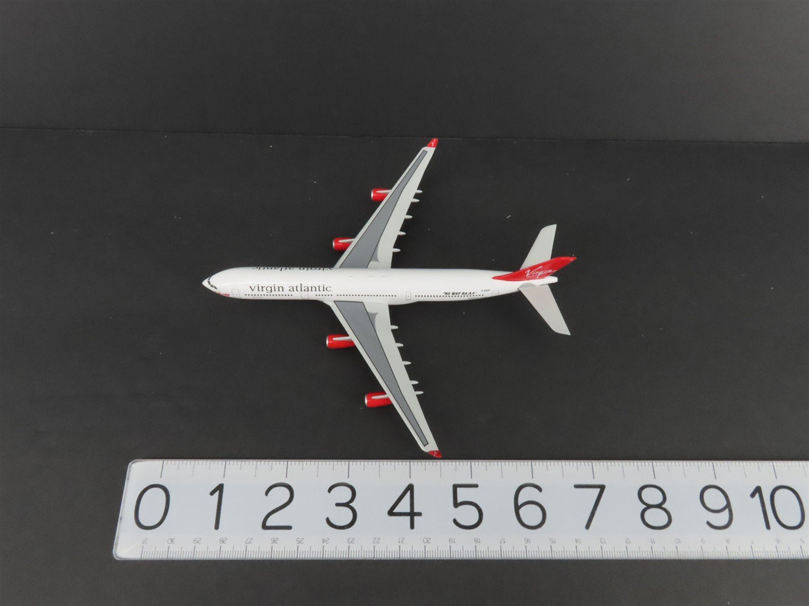 1:400 Hasegawa 61402 Die-Cast Virgin Atlantic Airbus A340-311 Aircraft G-VAIR