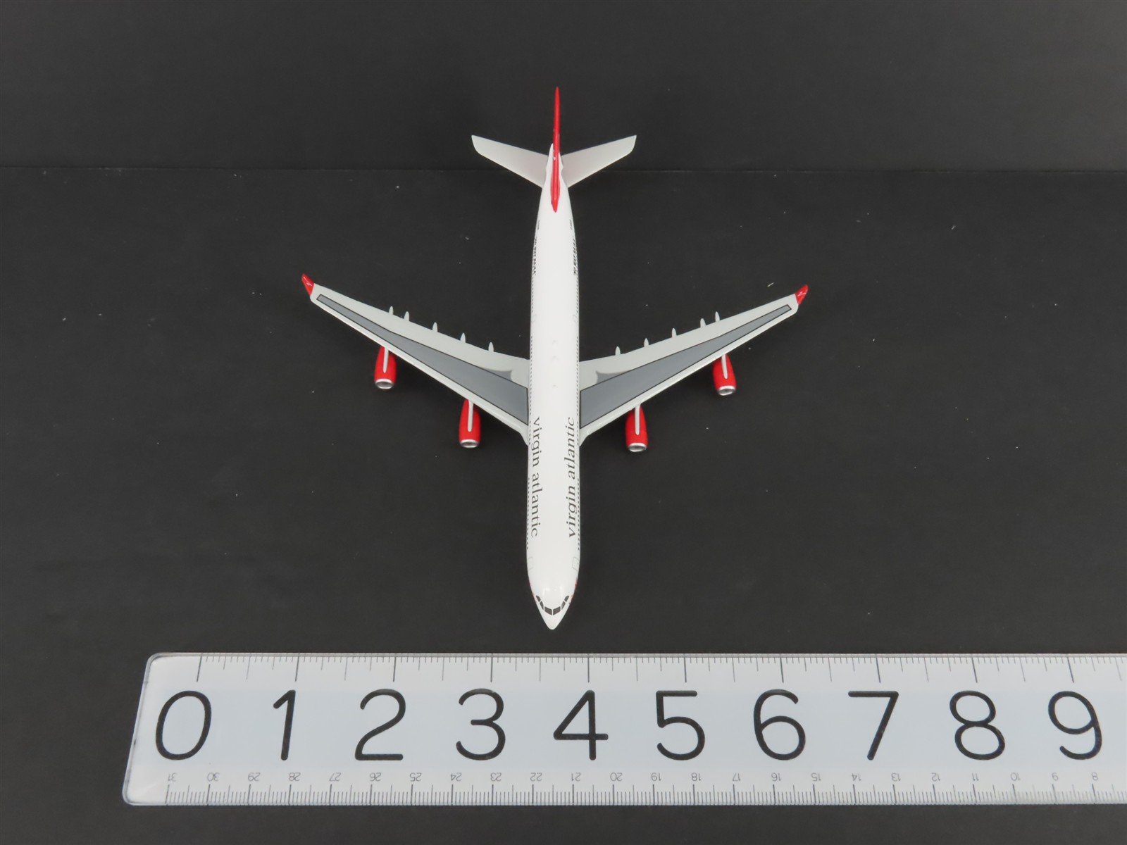 1:400 Hasegawa 61402 Die-Cast Virgin Atlantic Airbus A340-311 Aircraft G-VAIR