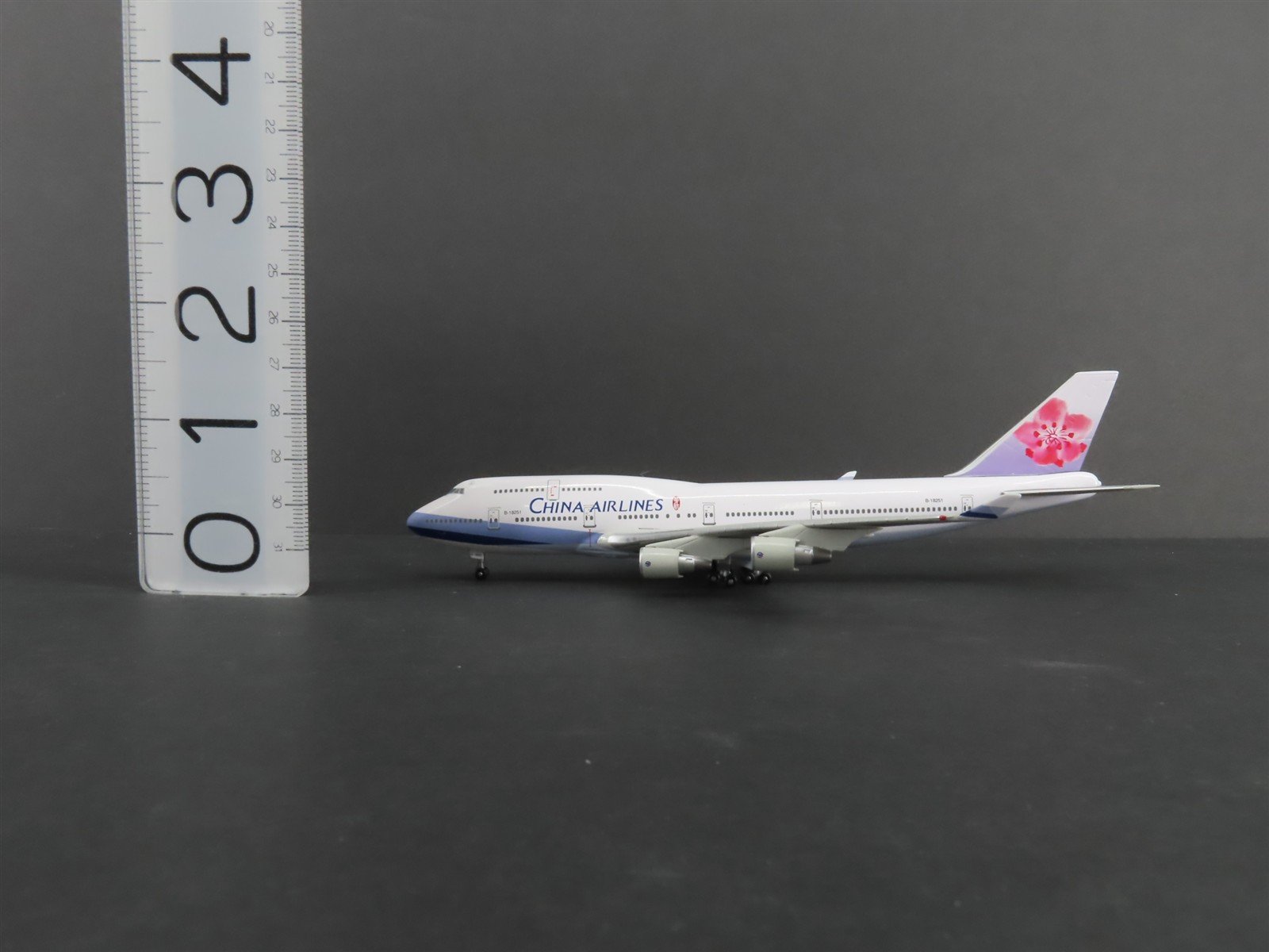 1:400 Scale Airshop Die-Cast China Airlines Boeing 747-400 Aircraft B-18251