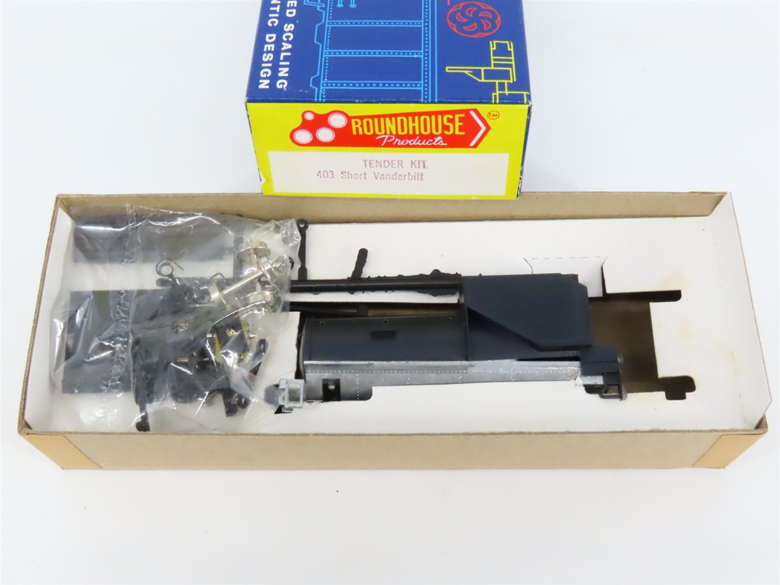 HO Scale Roundhouse Kit #403 Undecorated Short Vanderbilt Tender