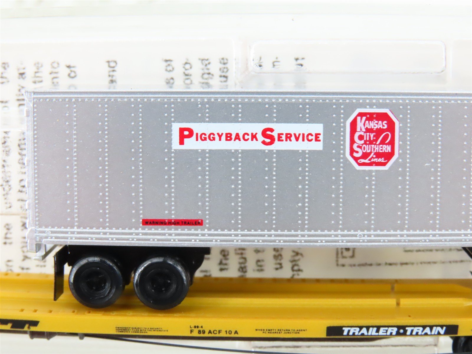 N Micro-Trains MTL 71513 TTX Trailer Train TOFC Flat Car #252650 w/ KCS Trailer