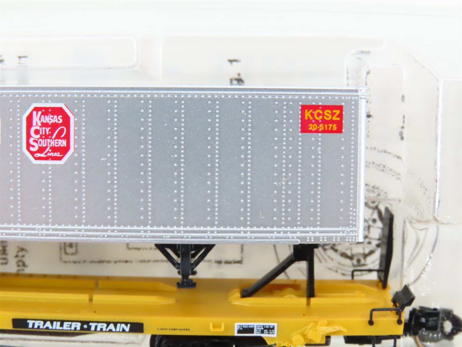 N Micro-Trains MTL 71513 TTX Trailer Train TOFC Flat Car #252650 w/ KCS Trailer