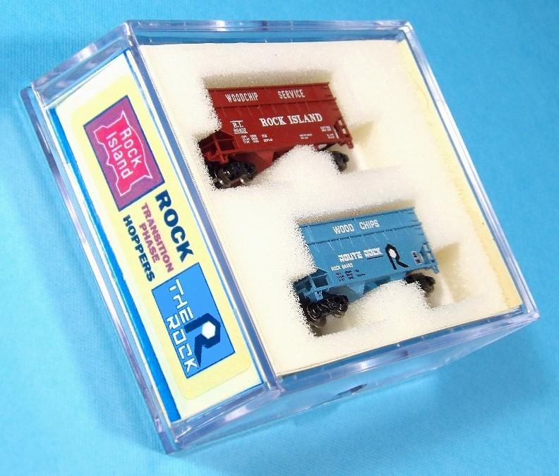 Z Scale FULL THROTTLE FTCOL73 RI / ROCK 2-Bay Woodchip Hoppers w/ Load - Set #1