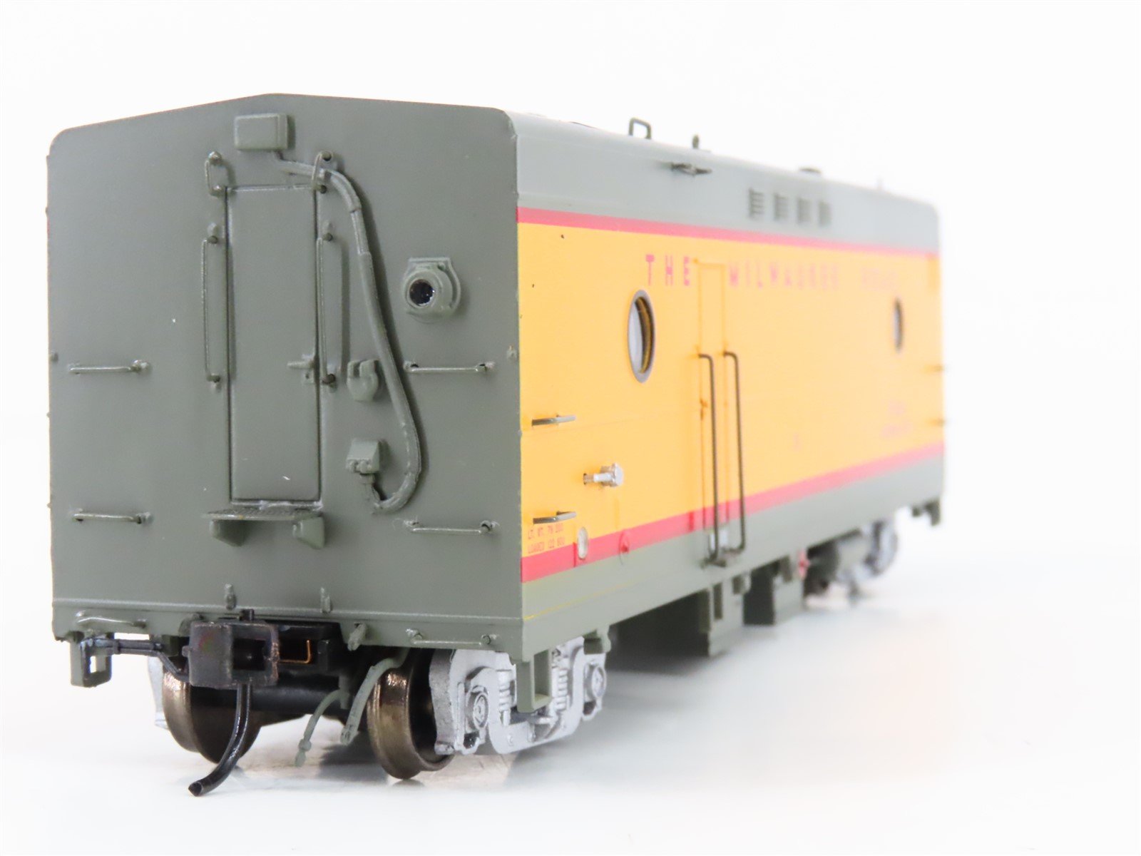 HO Scale Rapido 107132 MILW Milwaukee Road UP Scheme Steam Generator Car #71